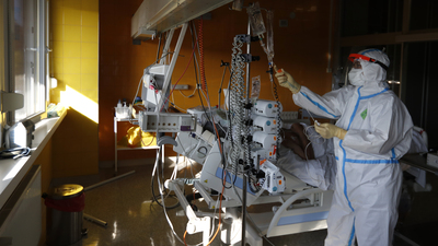 Bilim Kurulu Üyesi uyardı! O kişilerin toplum hayatına karışmaması lazım