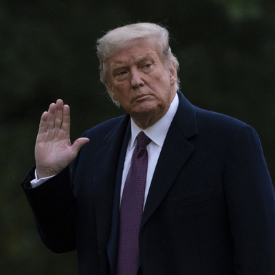 Trump, "hafif" Kovid-19 belirtileri gösteriyor