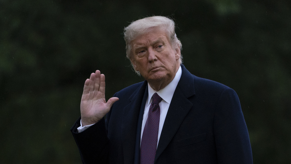 Trump, "hafif" Kovid-19 belirtileri gösteriyor