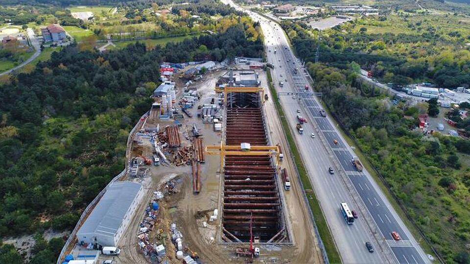 Bakan Karaismailoğlu havalimanı metrosu için tarih verdi