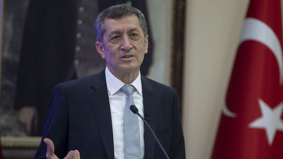 Ziya Selçuk kimdir?