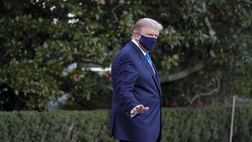 Koronaya yakalanan Trump hastaneye kaldırıldı