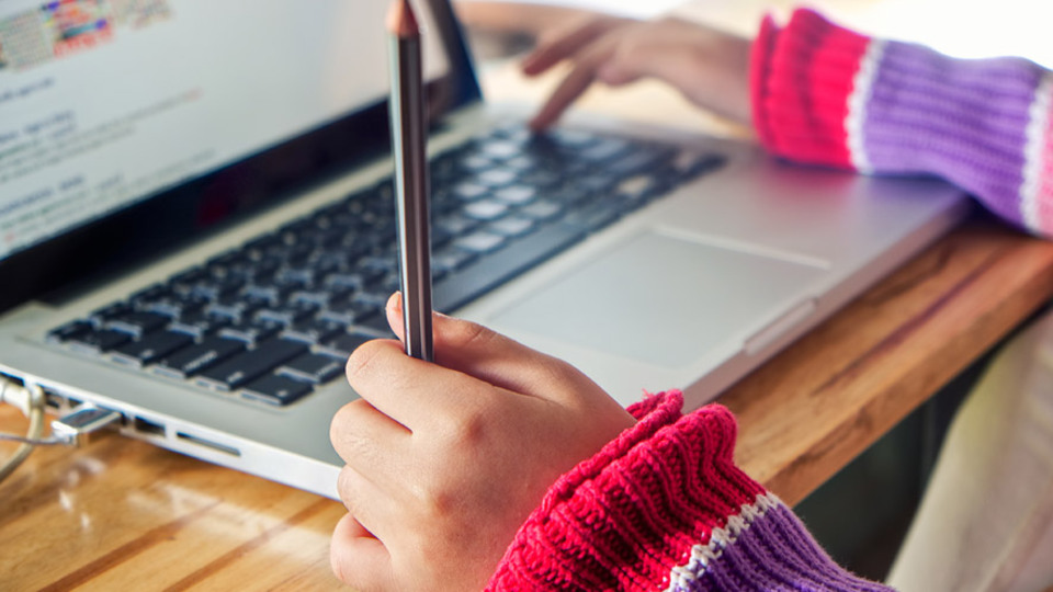 Kapanın elinde kalıyor