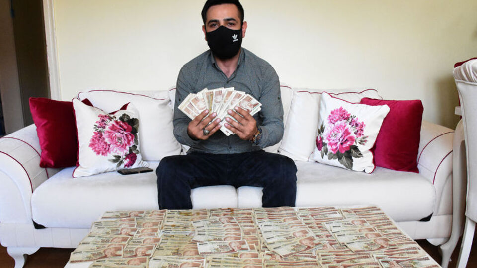 Babası biriktirdiğini unutmuştu... O buldu!