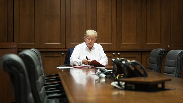 Trump'ın koronavirüse yakalanması anket sonuçlarını nasıl etkiledi?