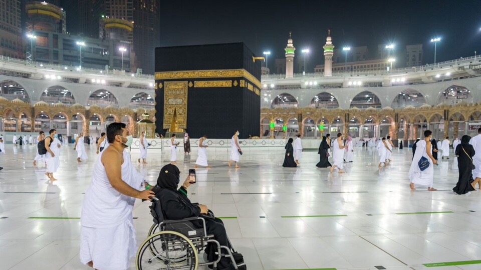 Suudi Arabistan'da umre ziyaretleri yeniden başladı
