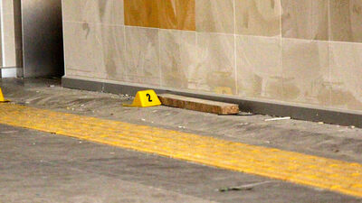 5 lirayı beğenmeyince kalasla saldırdı!