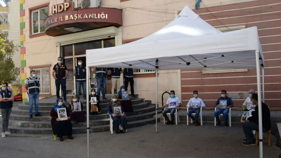 Diyarbakır annelerinden "teslim olun" çağrısı!