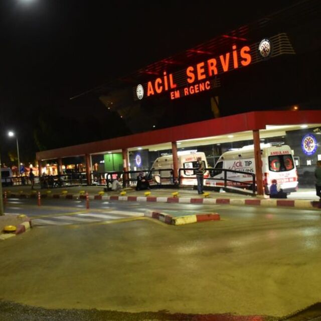 İzmir'de 3 işçi aside maruz kalarak yaralandı