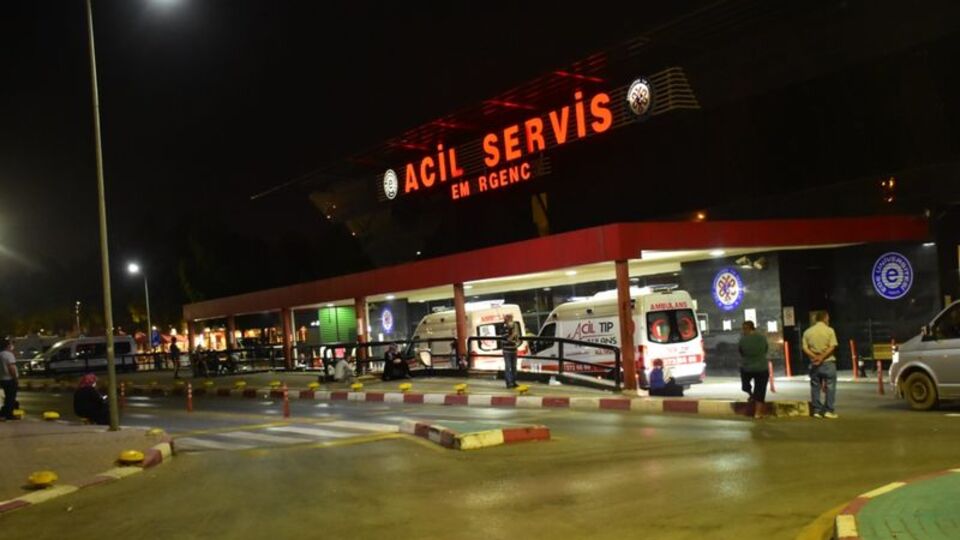 İzmir'de 3 işçi aside maruz kalarak yaralandı