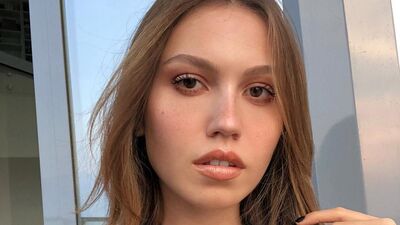 Duygu Özaslan Kimdir?