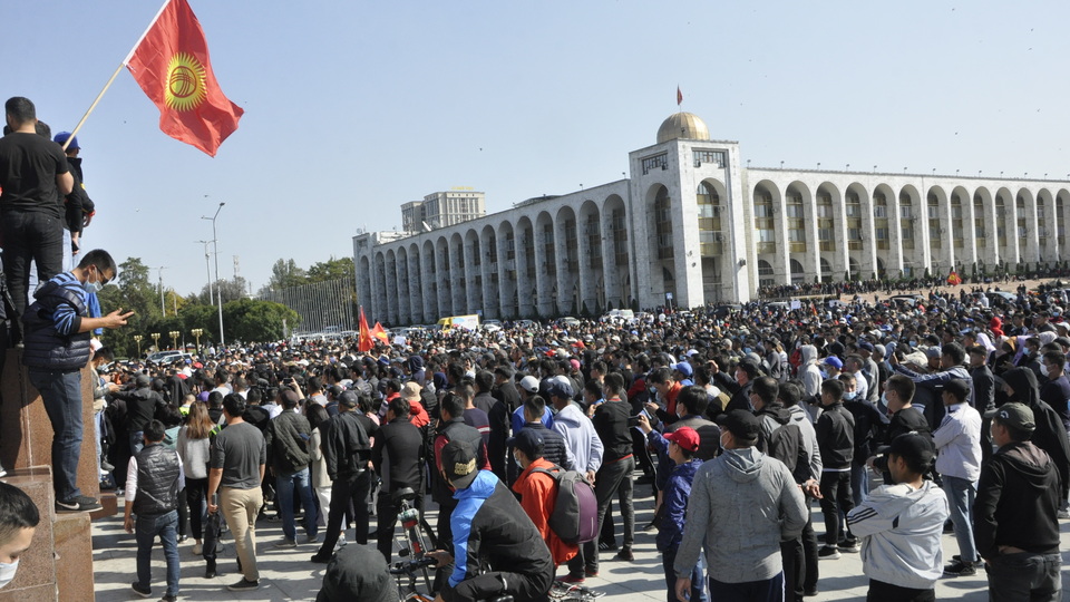 Kırgızistan'da seçimler iptal edildi!