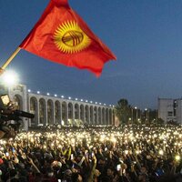 Kırgızistan'da parlamento işgal edildi!