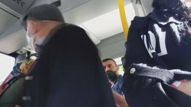 Yaşlı dede yolcuları isyan ettirdi