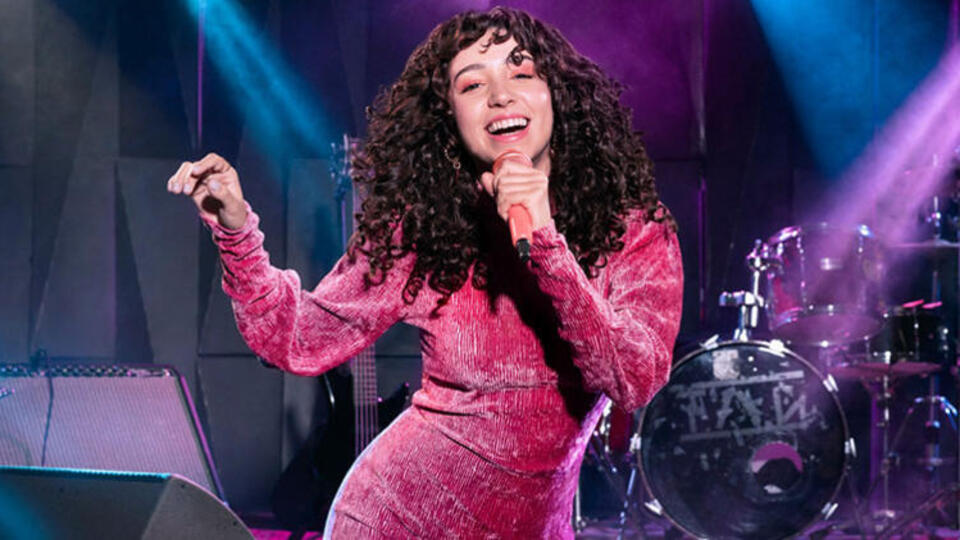 Zeynep Bastık kimdir?