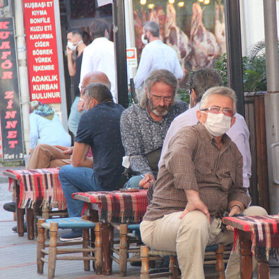 Düğün, cenazeyi geçti, şimdi 'tabure' yayıyor