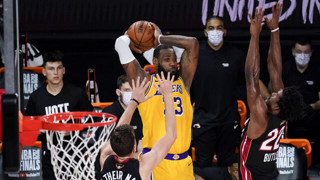 Lakers, şampiyonluk kapısını araladı