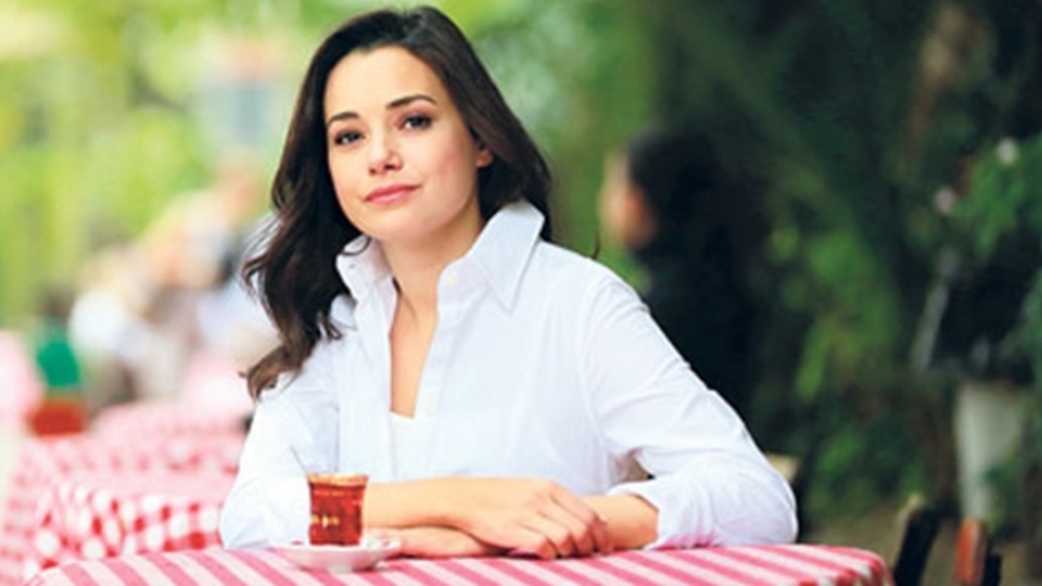 Özgü Namal kimdir?