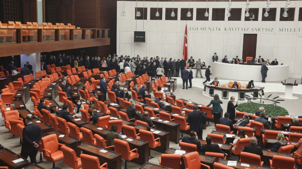 26 vekilin 42 dosyası Meclis'te