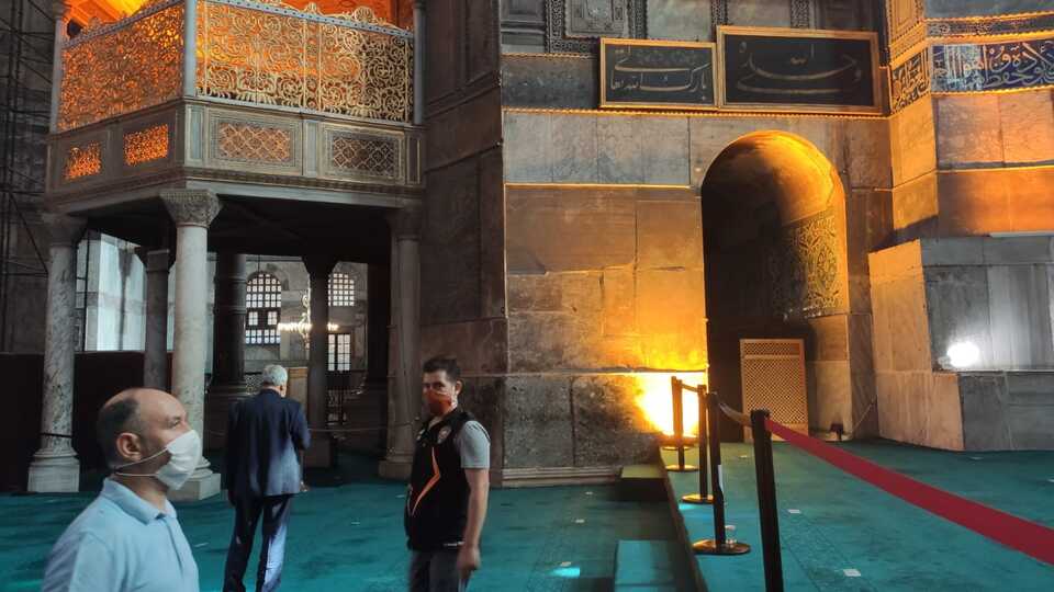 Cumhurbaşkanı Erdoğan'dan Ayasofya'ya iki hediye