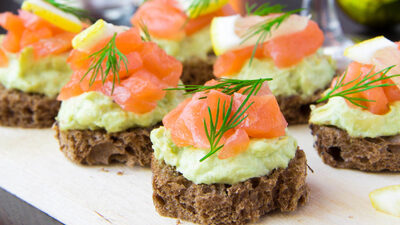 Avakado püreli, Somon fümeli kanepe tarifi