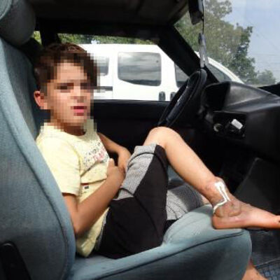 Zincirlenen çocuk koruma altında