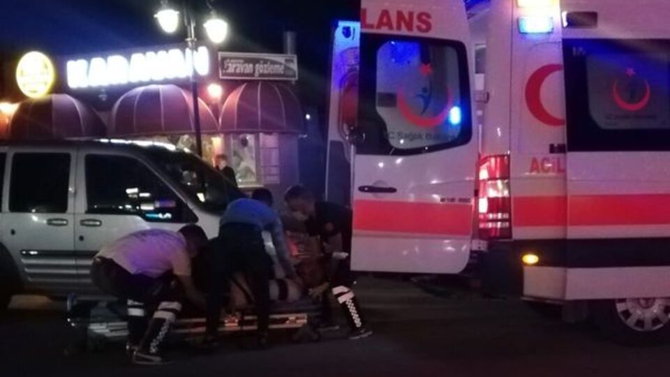 Kuaför dükkanında bıçaklı kavga: 3 yaralı