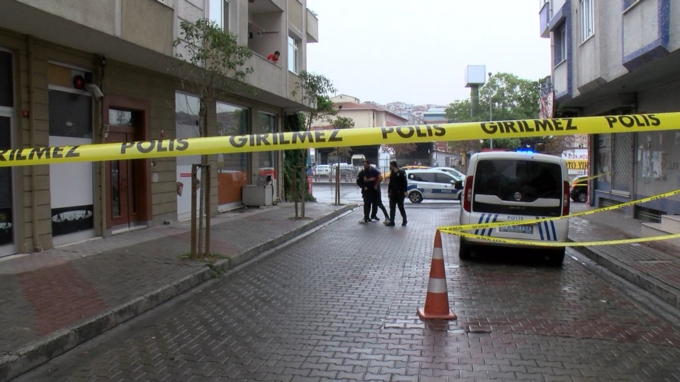 Bahçelievler'de kahveciye silahlı saldırı: 2 yaralı!