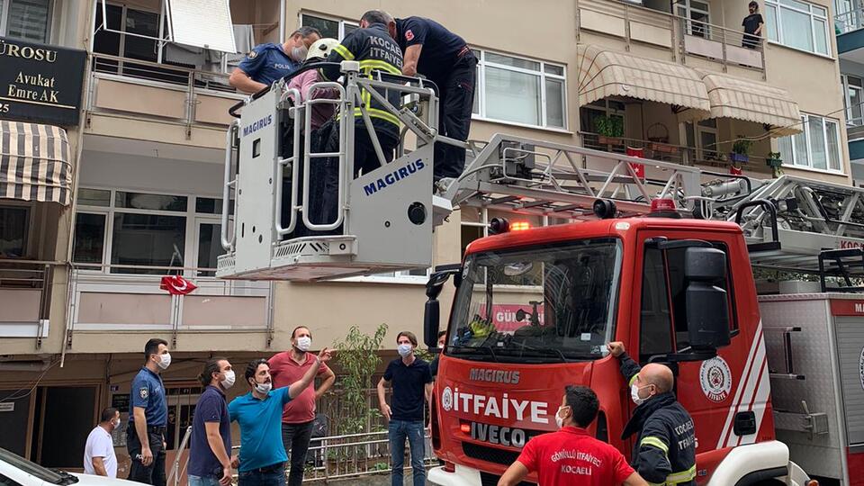 Girdiği evde yaşlı kadını rehin almaya çalıştı!