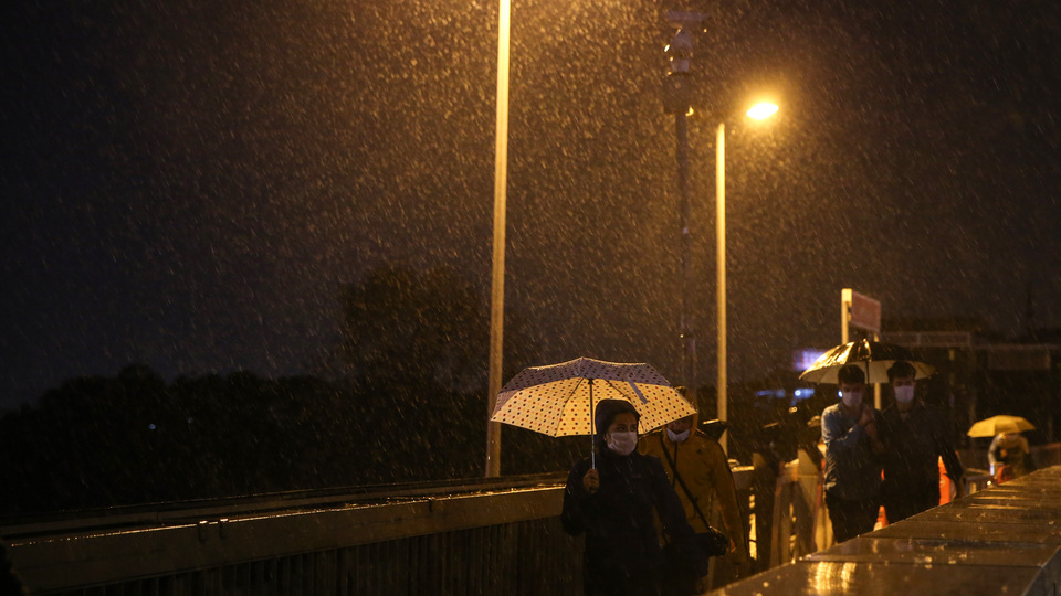 Batı bölgeleri sağanak yağışa teslim!