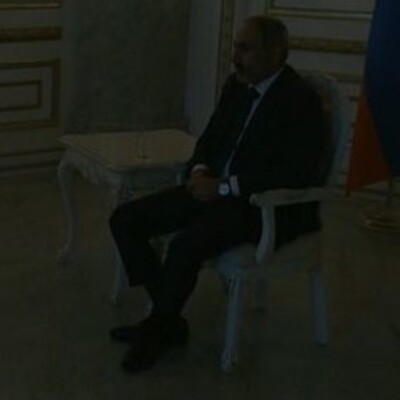 Rus televizyonuna konuşan Paşinyan röportaj sırasında karanlıkta kaldı!