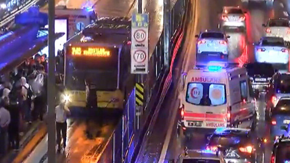 Merter'de metrobüs kazası