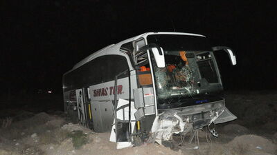 Yolcu otobüsü şarampole devrildi: Yaralılar var