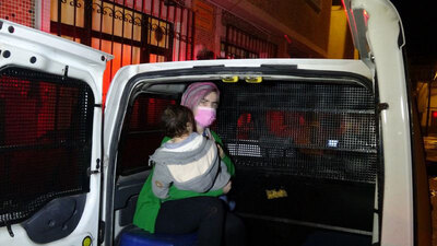 Yemeği nasıl beğenmezsin! Sonrası dehşet!