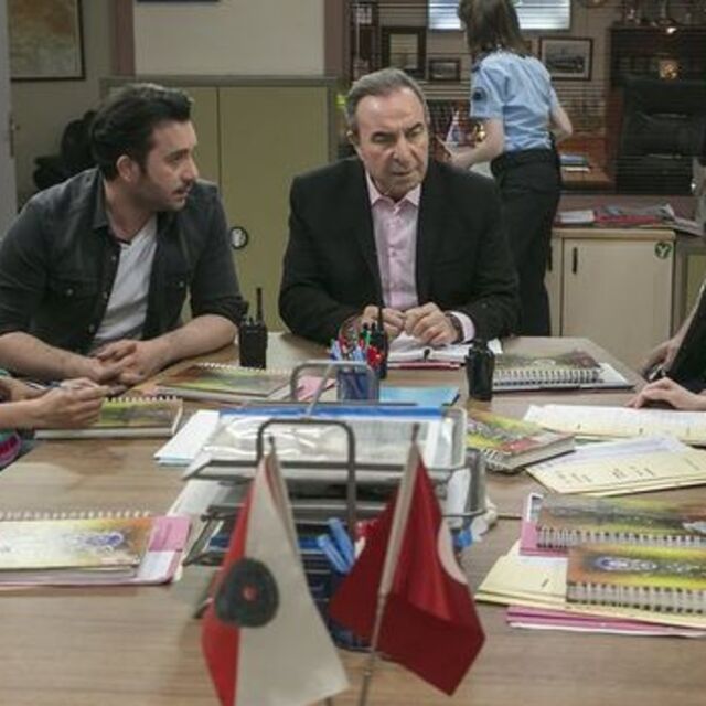 Arka Sokaklar dizisi oyunları kimler?