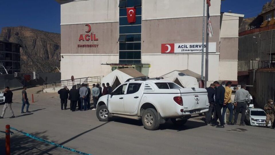 Çukurca'da boş arazide 2 cansız beden bulundu