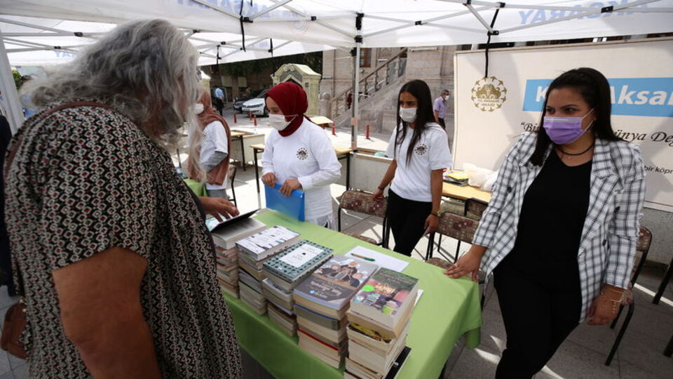 Aksaray Valiliği'nden 100 bin kitap
