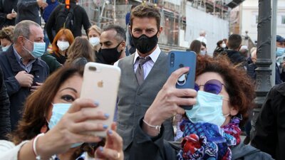 İtalya'da Covid-19 hastanesinde 'Görevimiz Tehlike' çekimlerine tepki