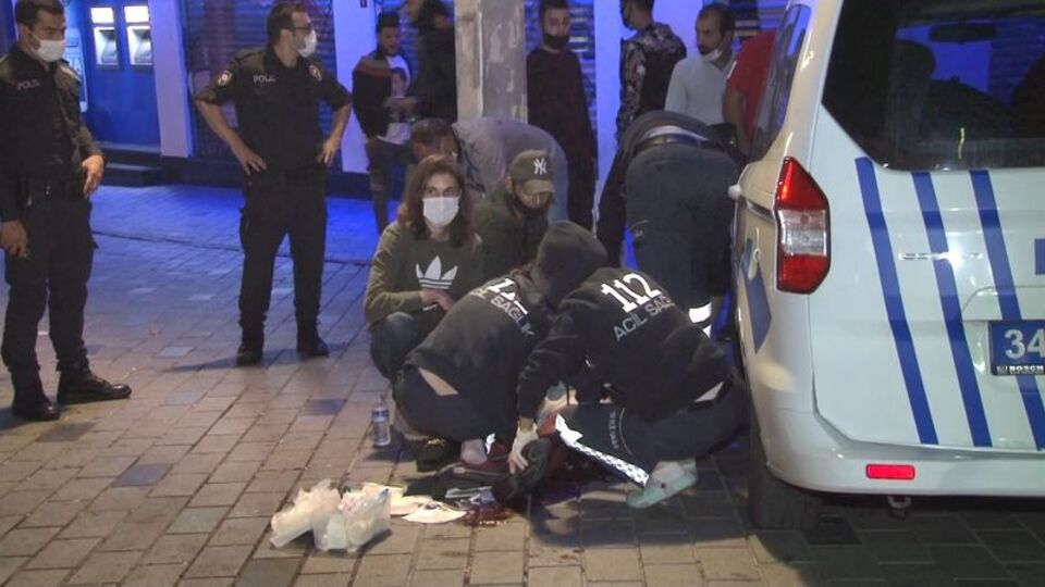 Taksim'de iki grup arasında bıçaklı kavga!
