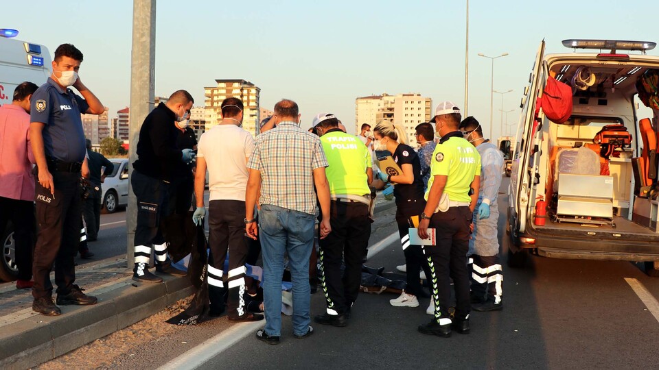 Feci kaza! Devrilen motosikletteki 2 kişi öldü