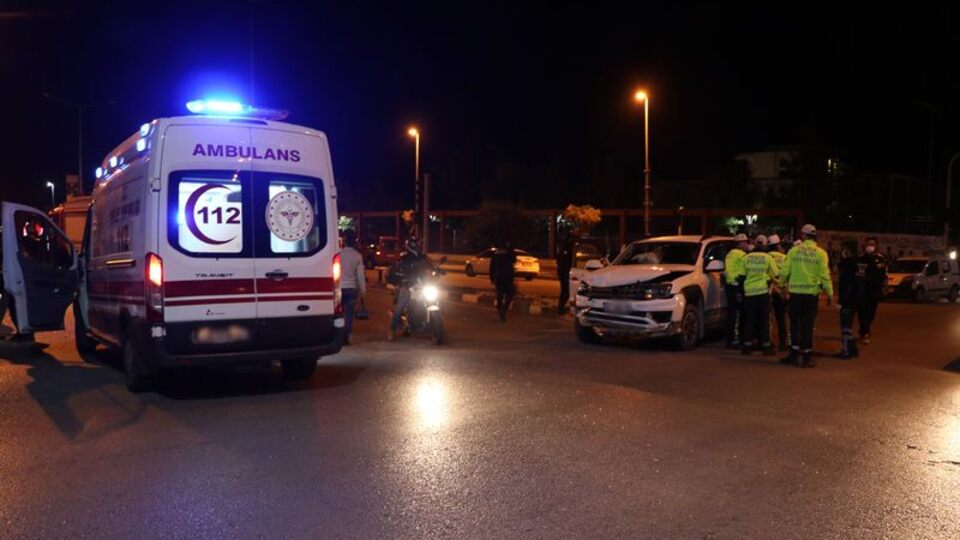 Manisa'da iki araç çarpıştı 7 kişi yaralandı