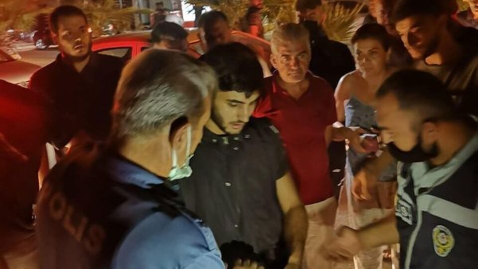 Çakmağını çaktı 'kundakçı' diye dayak yedi!