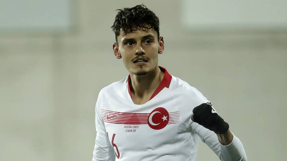 Enes Ünal kimdir?