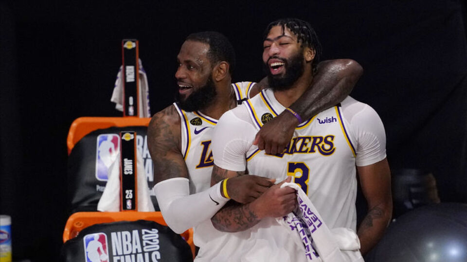 Lakers küllerinden doğdu