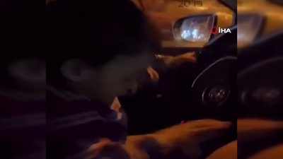 Tepki çeken görüntü! Bebek direksiyonda!