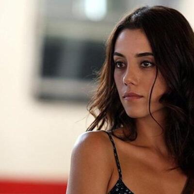 Cansu Dere kimdir?