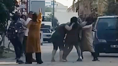 Akılalmaz olay! Kadınlardan meydan dayağı!