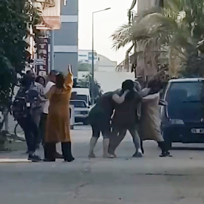 Akılalmaz olay! Kadınlardan meydan dayağı!