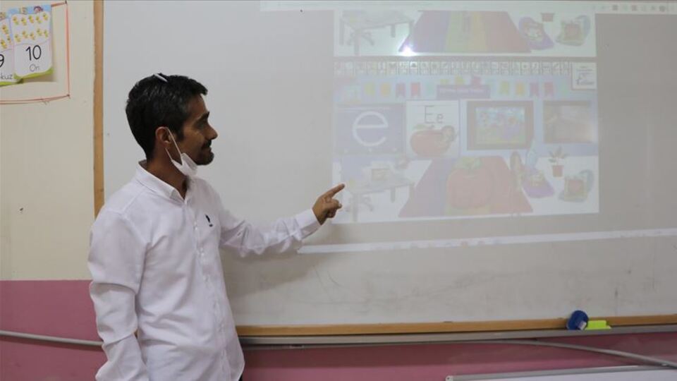 Gönüllü öğretmenlerden eğitime online destek