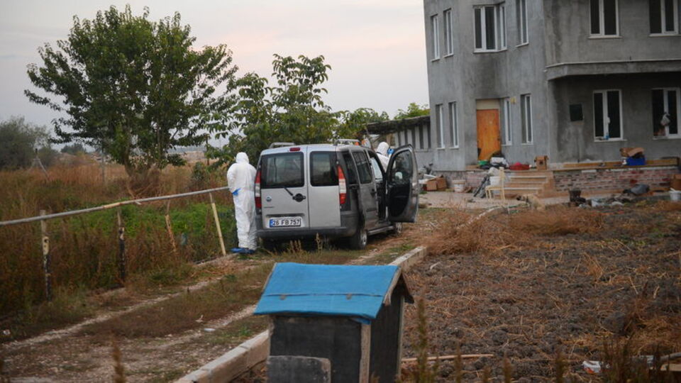 Bahçesindeki otomobilde 10 gün sonra bulundu